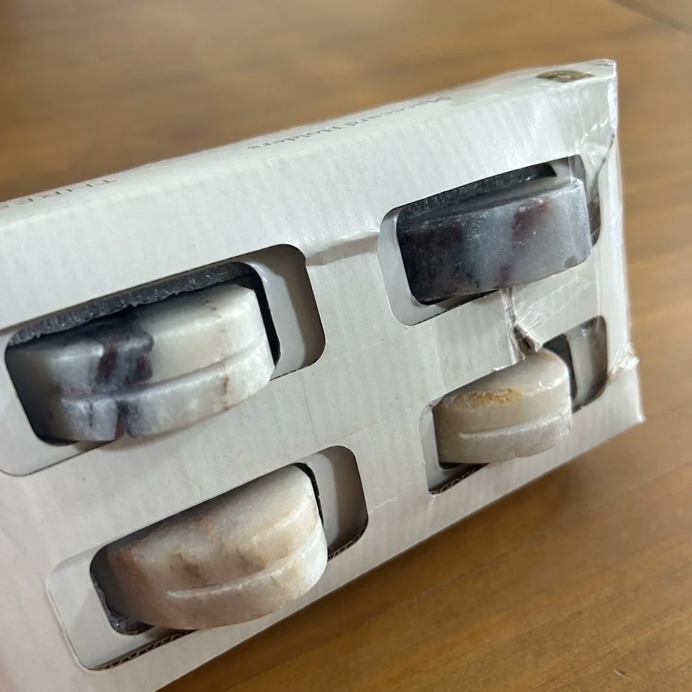 NWT Threshold Heart-Shaped Marble Place Card Holders